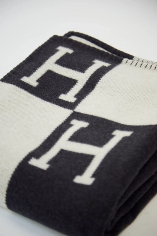 Herm√®s Avalon Throw Blanket (√âcru/Gris Fonc√©)