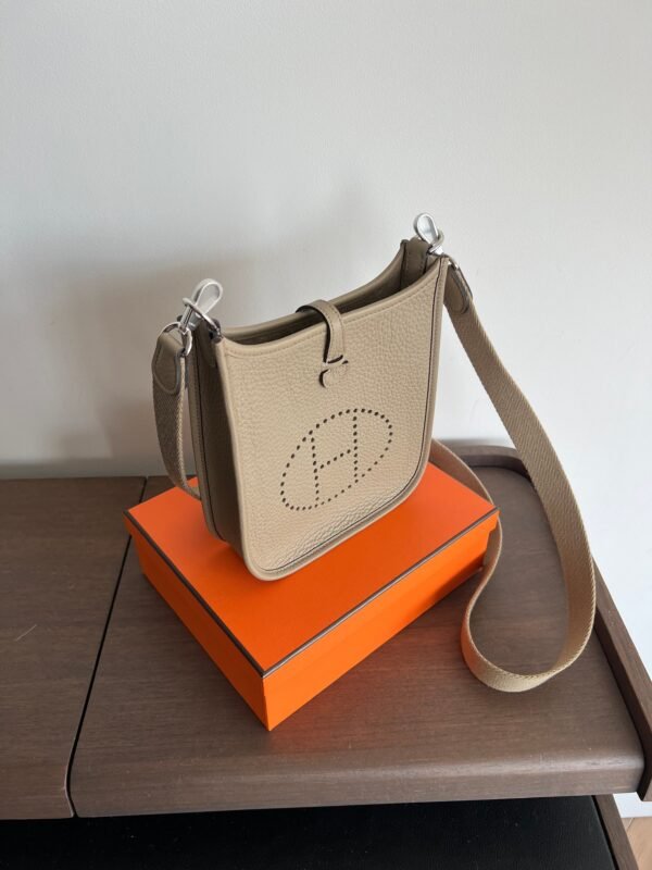 Herm√®s Mini Evelyne 16 Beige Marfa Clemence PHW