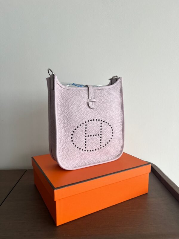 Herm√®s Mini Evelyne 16 Mauve Pale Clemence PHW